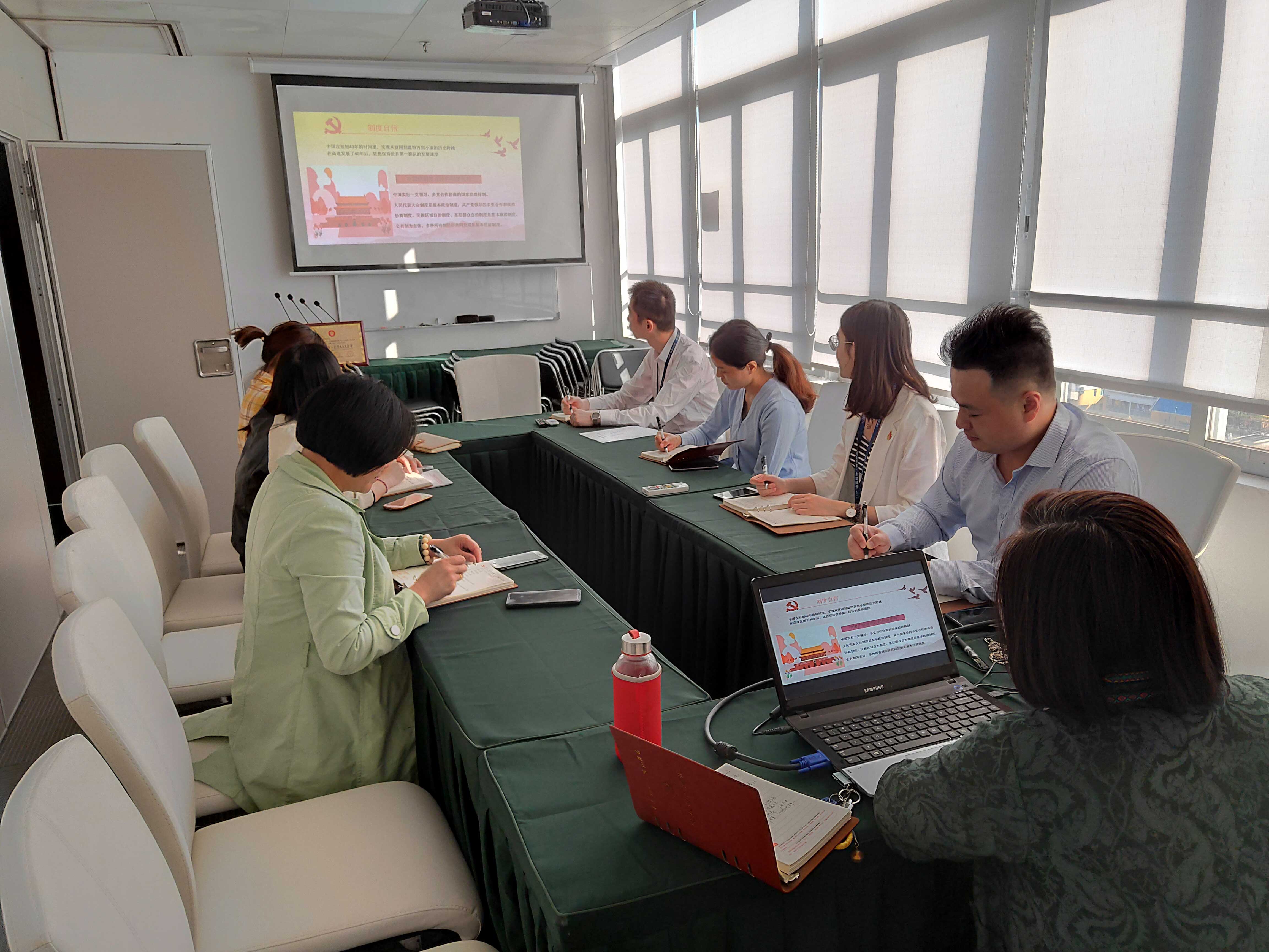 “坚定四个自负，共圆中国梦”主题教育活动