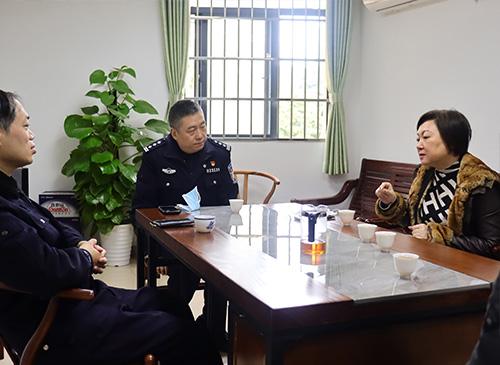 加强党建共建，亲昵警企关系